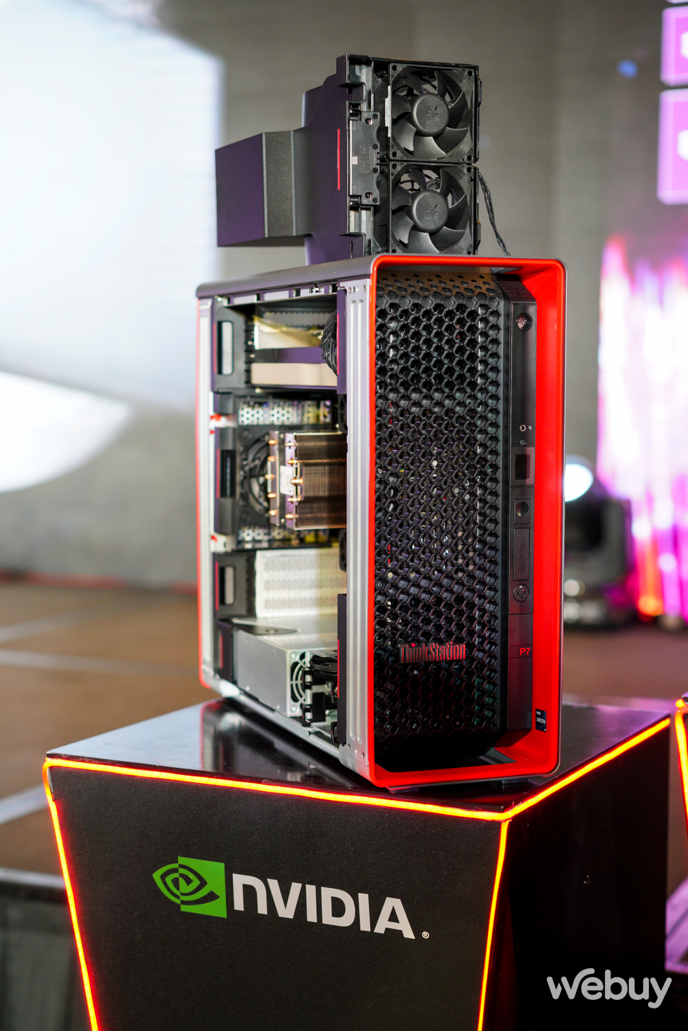Lenovo 'tăng ga' trong cuộc đua trí tuệ nhân tạo với loạt Máy trạm và Máy trạm di động AI mới- Ảnh 6. Lenovo 'tăng ga' trong cuộc đua trí tuệ nhân tạo với loạt Máy trạm và Máy trạm di động AI mới- Ảnh 6.